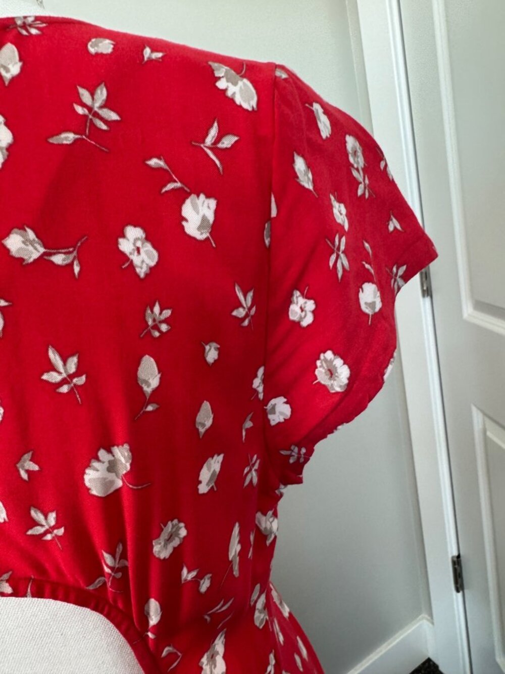 Free People Red Floral Print Keyhole Back Dress 10 Travel Comfort Light Dining - Picture 14 of 16
